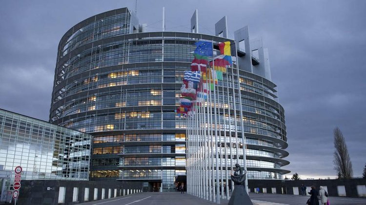 Υπερψηφίστηκε από το ΕΚ η Οδηγία για καταπολέμηση βίας κατά γυναικών